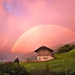 Traumblick Auf Den Thunersee Und Berge * Krattigen