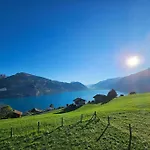 Traumblick Auf Den Thunersee Und Berge Apartmán *