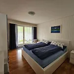 Traumblick Auf Den Thunersee Und Berge