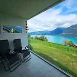 Traumblick Auf Den Thunersee Und Berge * Krattigen