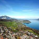 Traumblick Auf Den Thunersee Und Berge