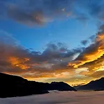 Traumblick Auf Den Thunersee Und Berge *