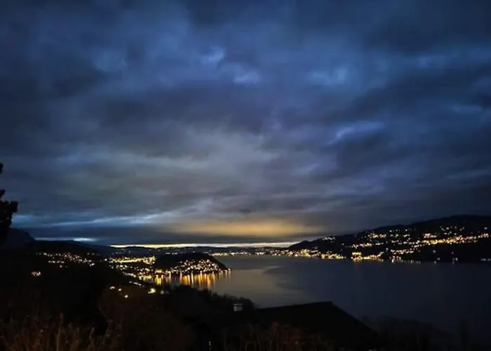Traumblick Auf Den Thunersee Und Berge Krattigen